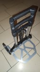 40 Kg po schodoch, 74 Kg po rovine, Lacný, Ľahký, Skladací, Gumené kolieska s ložiskami, v balení aj kolieska na transport po rovine (kachličky, lino, betón)