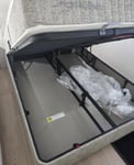 Stilvolles Bett mit super Ladefunktion
