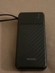 Ein Powerbank mit wichtige Kabeln sehr vorteilhaft 