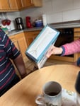 Lampe war in einem falschen Karton verpackt. Karton war von außen beschädigt.