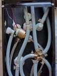 Produkt má, masážne trysky, tropický dážď, vodopád, ručnú sprchu, malú sprchu aj s ventilom na prepínanie. LED osvetlenie a LED displej s údajmi o teplote vody a čase použitia 