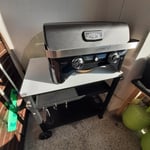 Das Produkt wurde schnell geliefert. Alles ist in Ordnung, abgesehen davon, dass die Ecken der Deckplatte an allen vier Seiten schlecht geschliffen sind.