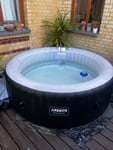 Schöner Pool mit gutem Zubehör 