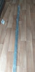 QUEST Gardinenschiene mit Blende, 40x40 mm, 2 m PVC-Vorhangschiene, grau