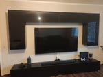 Meine Bestellungen Produktbild Moderne Wohnwand CALABRINI-13 Wohnzimmer-Set Hängewohnwand Schrankwand Hochglanz TV-Schrank Anbauwand (Schwarz)