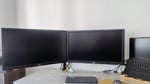 Stabile Monitorhalterung – mehr Platz auf dem Schreibtisch