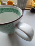 Leider ist eine Tasse am Henkel defekt, Materialfehler?das möchte ich hiermit reklamieren 