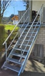 Stahltreppe mit Geländer 11 Stufen