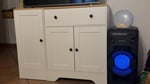 Süßer und funktionaler Schrank
