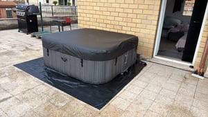 AREBOS Aufblasbarer Whirlpool "Barcelona", 185x185 cm, In- & Outdoor, mit Heizung, 910 Liter, Inkl. Abdeckung, Bubble Spa & Wellness Massage 6 Person Kunden-Foto 4