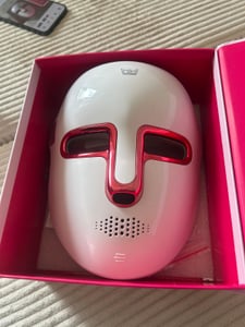 LED Lichttherapie Gesichtsmaske, 7 Farben LED Maske mit 270 LEDs, wiederaufladbar für Hautpflege, Anti-Aging, Hautverjüngung und Straffung Kunden-Foto 2