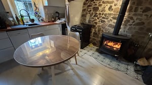 Dekori Runder Ausziehbarer Esstisch für Esszimmer, Wohnzimmer PERO, Loft-Stil, Durchmesser: 110 / 160 cm, Farbe: Eiche Craft Golden / Weiss Kunden-Foto 7