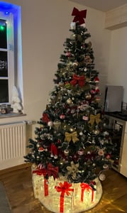 FCH Umelý vianočný stromček 213 cm, 870 konárov z PVC materiálu, špicatý vrchol biely nástrek Fotografia od zákazníka č. 3