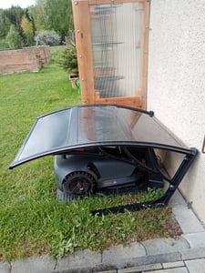Rasenmäher-Roboter-Garage Domus große Grundfläche, gewölbtes Dach für optimalen Wasserablauf 81 x 100 x 48 cm Kunden-Foto 1