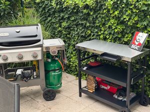 KOMFOTTEU Grillwagen klappbar, Grilltisch mit Edelstahl Arbeitsplatte, Outdoor Rollwagen mit 2 Rollen, Servierwagen Grill Trolley mit Verstellbarer Ablage, Handyhalterung & Handtuchhalter, Schwarz Kunden-Foto 2