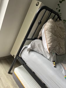 Yaheetech Metallbett Bettgestell 90 x 200 cm, Krone Kopfteil, Vintage Bettrahmen, Weiß Kunden-Foto 2