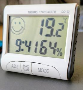Thermometer Hygrometer Digital Innen LCD Raumthermometer Feuchtigkeitssensor Luftfeuchtigkeit Temperatur Innenräume Büro Babyzimmer Wohnzimmer Retoo Kunden-Foto 4