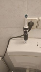 Oral-B Vitality Pro, Erwachsener, Rotierende Zahnbürste, Tägliche Pflege, Sensibel, Schwarz, 2 min, Akku Kunden-Foto 1
