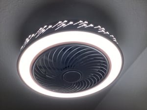 Ventilatore da soffitto con luce, nero, Ø 106 cm, H 22 cm, motore DC da 40 W, LED da 18 W, telecomando tramite app, intensità regolabile, 5 pale orientabili, per camera da letto e soggiorno Foto del cliente 1
