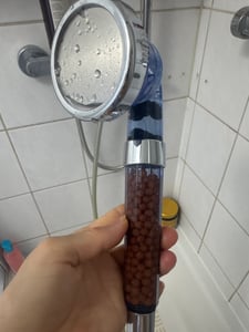 3 IN 1 Filtration Duschkopf Duschbrause Wassersparend Duschkopf mit Ionenfilter Kalkfilter und 3 Strahlarten (Weiß) Kunden-Foto 2
