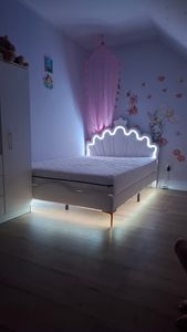 Eleganter Schminktisch mit LED-Beleuchtung und Spiegel, aus Holz, ideal für Schlafzimmer – Inklusive 3 Schubladen und Seitenschrank, 120x40x90 cm. Kunden-Foto 1