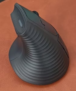 Souris verticale ergonomique sans fil UGREEN 57° Photo du client 2