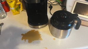 MEDION Kaffeemaschine mit Thermoskanne und Timer (Filtermaschine, 10 Tassen, 1,25 Liter, 900 Watt, Timer Zeitschaltuhr, Antitropf, Display, MD11019) edelstahl Kunden-Foto 2