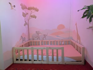 Crazy Pine Cama Montessori 200x90 cm - Cama Infantil con Protección contra Caídas 40cm y Barrera Abrible - Camas Infantiles Superficie Lisa niños y niñas - Madera Natural Foto del cliente 1