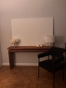 Mesa auxiliar de madera maciza, de 160 cm, estilo rústico, ideal como mesa auxiliar frente al sofá en la entrada, el pasillo o el salón, en color marrón rústico Foto del cliente 1
