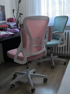Bürostuhl – Ergonomischer Sitz – Sessel mit 90° klappbarer Armlehne – Lordosenstütze – höhenverstellbar - Grün Kunden-Foto 4