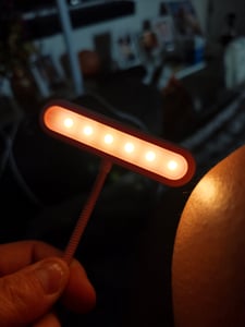 Lampada da lettura a morsetto per libri Ricaricabile a 3 temperature di colore Dimmerabile Lampada per libri Luce di lettura flessibile Lampada a morsetto portatile, rosa Foto del cliente 4
