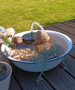 Solar Springbrunnen, 1.4W Solar Teichpumpe mit 4 Effekte | Maximum 70cm Höhe Solar Wasserpumpe | Solar schwimmender Fontäne Pumpe für Gartenteich Oder Fisch-Behälter Springbrunnen Vogel-Bad Kunden-Foto 1