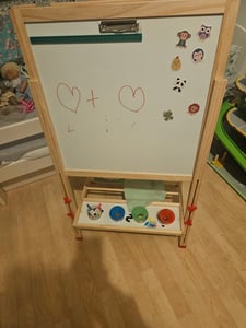 Standtafel Kinder,Holz Kindertafel Malerei Holztafel Doppelseitige Kreidetafel und Whiteboard 57x55x148cm Kunden-Foto 5