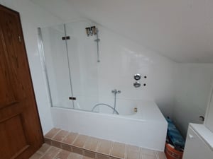 EMKE Duschabtrennung 100x140cm Faltwand für Badewanne Badewannenaufsatz Mattes Schwarz Duschwand aus 6mm NANO Easy Clean GLAS Kunden-Foto 10