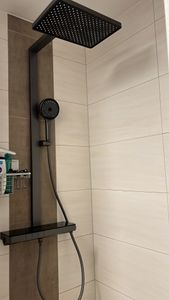 EMKE Duschsystem mit Thermostat,  Duschpaneel, Luxus-Regendusche 36x24cm, 3-in-1 Bad- & Duscharmaturen für Ihr modernes Bad, KTW, Anthrazit Matt Kunden-Foto 1