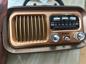 Retropolis Austin Retro Radio Bluetooth Solar USB microSD 1200mAh FM AM SW Kunden-Foto 1