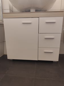 VASAGLE Waschbeckenunterschrank mit Füßen, 3 große Schubladen, 2 Fächer hinter der Tür, 30 x 70 x 64 cm, Weiß Kunden-Foto 2