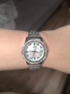 Montre-bracelet Guess pour femme COLETTE GW1027L3 Acier inoxydable bicolore Photo du client 2