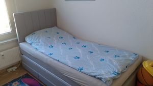 Čalouněná postel Flieks s podložkou, jednolůžko Postel pro mladé s roštem a zásuvkami, dětská postel Dřevěná postel Postel pro hosty Denní postel 90x200/90x190cm, povlečení Fotografie od zákazníka č. 1