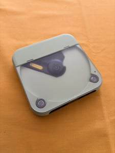 ZELURXX Tragbarer Bluetooth CD-Player mit USB-C Schnellladung – Ultraflach & Kompakt – Unterstützt MP3/WMA – Perfekt für unterwegs & Zuhause – Weiß Kunden-Foto 1