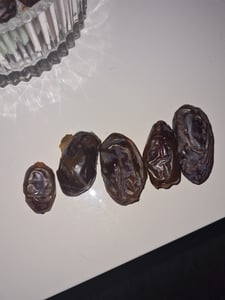 Medjool Datteln – Premium A Qualität – Jumbo & Large – 100% natürliche Datteln aus Palästina – Saftig, frisch, Vegan & Ohne Zusatzstoffe Kunden-Foto 2