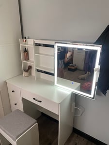 COSTWAY Schminktisch Kosmetiktisch mit Hocker, LED Spiegel & Steckdosen, Frisiertisch mit 120 Ringhalterung & 10 Halskettenhaken 136x43x127,5cm Kunden-Foto 2