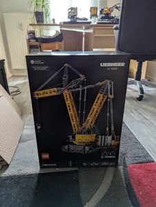 LEGO 42146 Technic Liebherr LR 13000 Raupenkran Set, Baue das ultimative ferngesteuerte Baufahrzeug-Modell mit Control+ App, Kran mit Windensystem und Wippausleger, großer Modellbausatz für Erwachsene Kunden-Foto 1