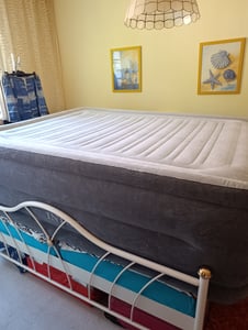 Intex DuraBeam Comfort-Plush High-Rise, Doppelmatratze, Queen Size, Rechteck, Integrierte Luftpumpe Kunden-Foto 1