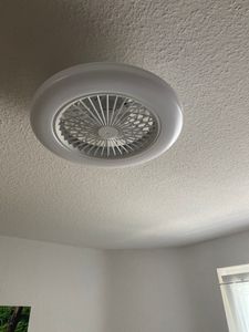 Aopunly RGB Deckenventilator mit Beleuchtung und Fernbedienung RGB Deckenleuchte Leise Ventilator Deckenlampe Kunden-Foto 1