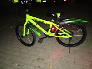 vhbw Fahrrad Schutzblech Set für Vorderrad, Hinterrad zur Montage an alle Mountainbikes mit 24" / 26" Reifen - schwarz / weiß Kunststoff Kunden-Foto 1