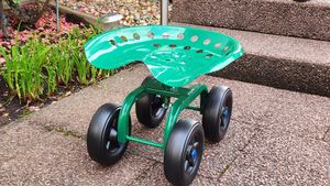 COSTWAY Rollsitz höhenverstellbar fahrbar, Gartenwagen mit Rollen, ausziehbarem Griff & Korb, Gartensitz drehbar bis 150kg 96,5x47,5x47-55cm Kunden-Foto 1