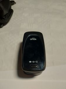 Misuratore di ossigenazione del sangue da dito, con display OLED. Misura la saturazione di ossigeno nel sangue (SpO2) e la frequenza cardiaca. Include una tracolla e batterie. Misuratore di ossigenazione del sangue da dito Foto del cliente 2