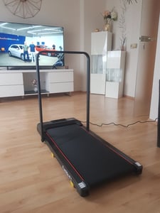 FunLife F1 Walking Pad klappbar – 3-in-1 Untertisch Laufband mit Haltegriff, 1–8 km/h, kompakt & leise für Zuhause, Büro & Homeoffice Kunden-Foto 1