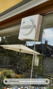 ECOVACS WINBOT W2 PRO Omni Fensterputzroboter mit 6-in-1 Multifunktionsstation mit 1L Original Fensterreinigungsflüssigkeit Kunden-Foto 3
